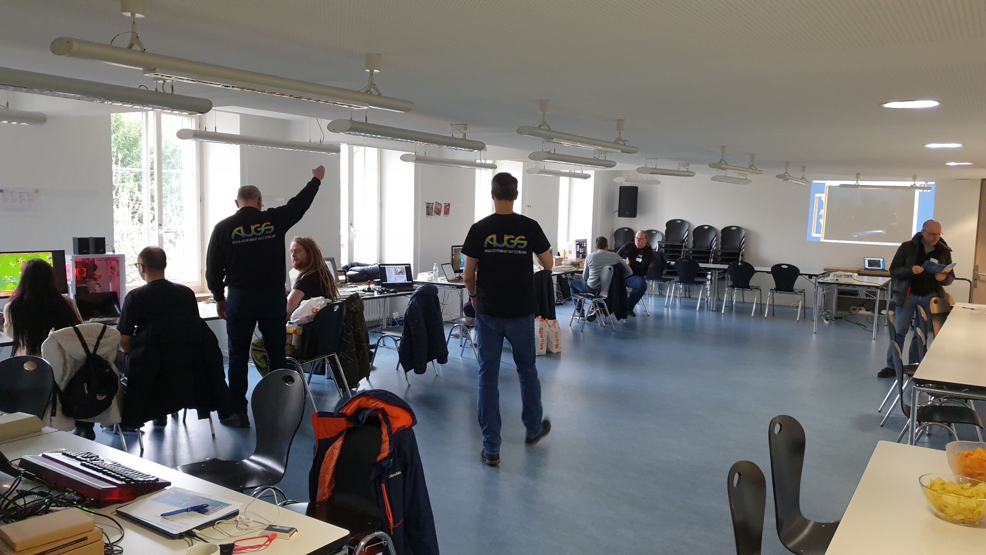 Einblick vom Samstag beim Aufbau in den Raum im GZ Hottingen, den wir im ersten Stock genutzt haben.
