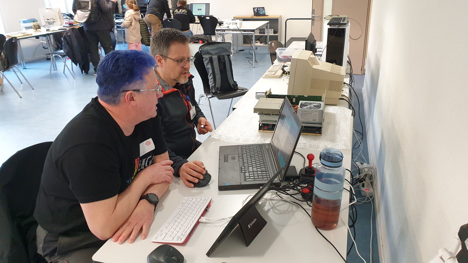 S.G.R. im intensiven Gespräch mit Daniel.