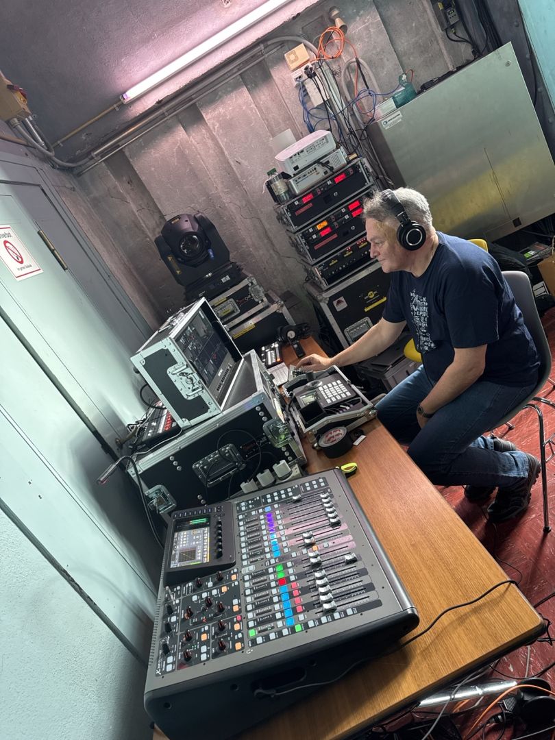 Ein Blick hinter die Kulissen des Vintage Computer Festival, bei dem gerade ein Streams eines Vortra