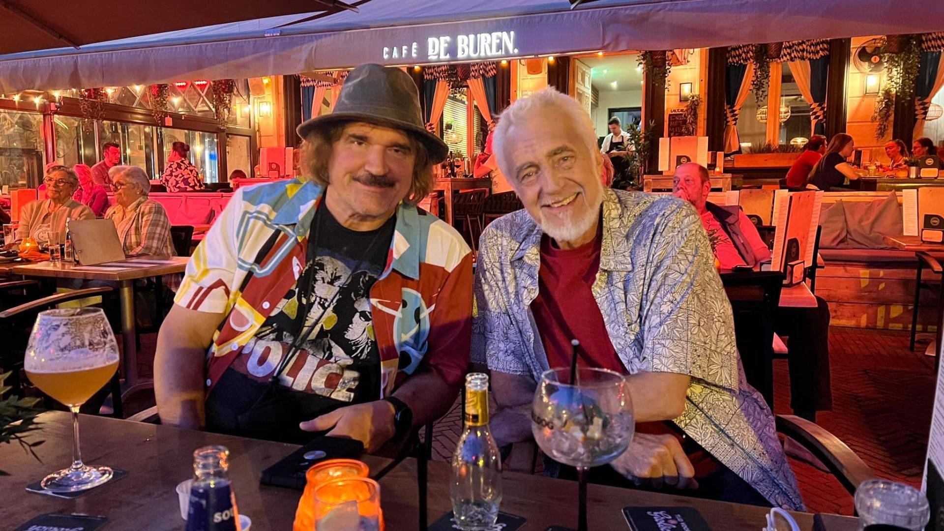 Dave Haynie und R.J. Mical bei guter Laune mit einem Lächeln im Gesicht