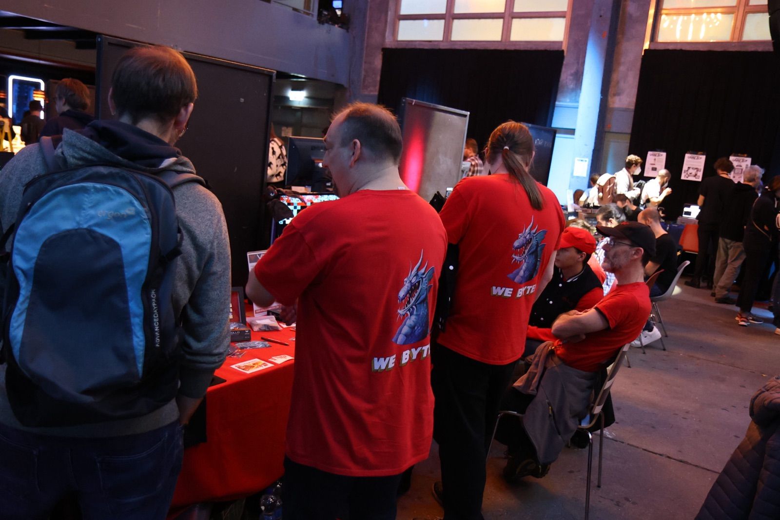 Das Apollo Vampire Team beim Vintage Computer Festival 2025 vis a vie von AUGS